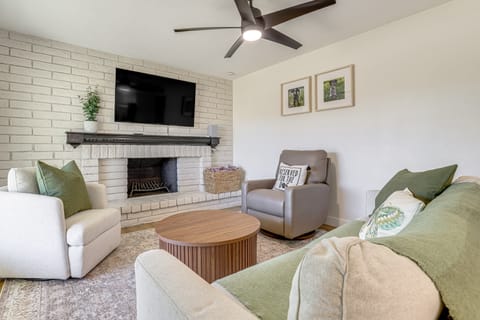 Snowbird Haven w/ Hot Tub! 3 Mi to Dtwn Chandler House in Gilbert