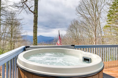 Family-Friendly Perks! Secluded Tuckasegee Haven House in Tennessee
