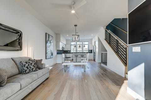 Walkable! Extended Stay 1 Mi to Dtwn Sacramento Apartment in Sacramento