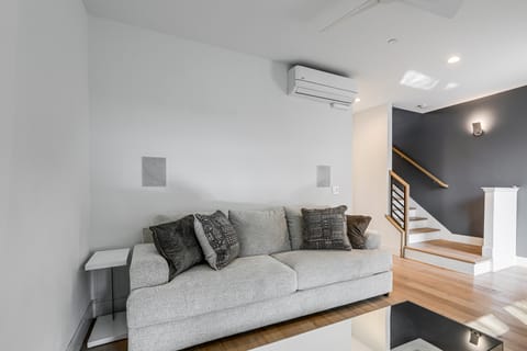 Walkable! Extended Stay 1 Mi to Dtwn Sacramento Apartment in Sacramento