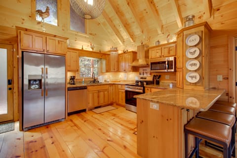 Steps to Nat’l Forest Trails: Quiet Ellijay Cabin House in Georgia