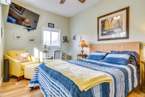 Lake Freeman Gem w/ Dock Access & Sunset View! Apartment in Indiana