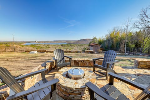 'Scenic Overlook' - Luxe Greers Ferry Hideaway! House in Fairfield Bay