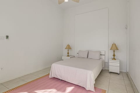 Near Apollo Beach! Bright Apt w/ Essentials Apartment in Ruskin