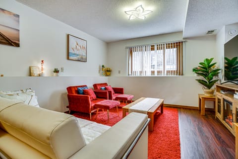 Deck & Outdoor Dining! Spacious St Paul Getaway House in Maplewood