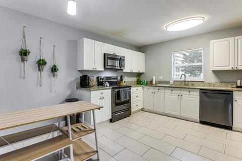 5 Mi to WDW! Spacious Resort Escape w/ Pool Access Apartment in Kissimmee