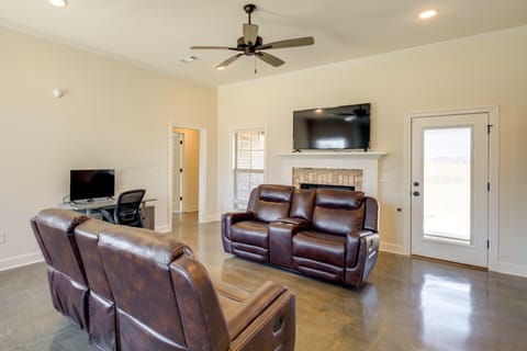 Near Plant & Data Center! Work-Ready Canton Base House in Mississippi