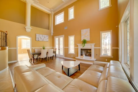 Riverside Luxury! 5 Mi to Historic Mission Inn House in Riverside