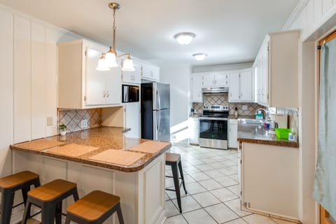 Near Medical Centers & Fort Jackson! Quiet Home House in Dentsville