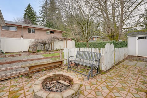 Walk to Dtwn Camas: Pet-Friendly Retreat w/ Yard! House in Willamette Valley