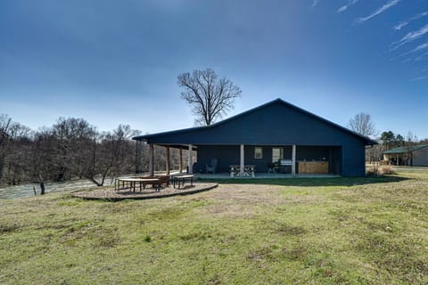 Cossatot River Retreat: Home w/ Fire Pit & Grill House in Arkansas