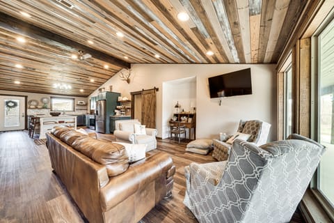 Cossatot River Retreat: Home w/ Fire Pit & Grill House in Arkansas