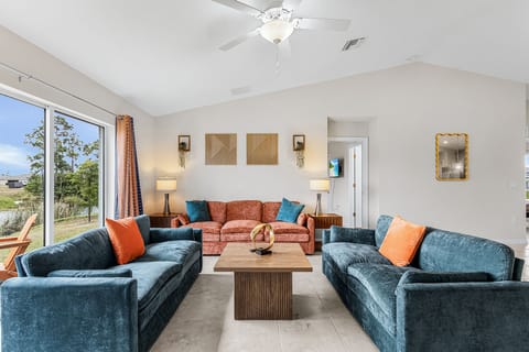 Canal-Front Fun! Fish & Relax in Cape Coral House in Cape Coral