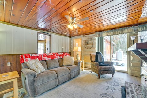 Rifle Lake Cabin! Michigan Outdoor Adventure Pad House in Michigan