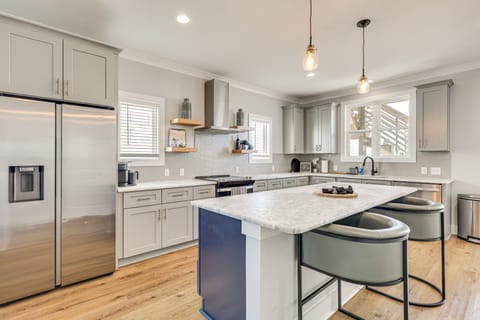 Sun, Surf & Group Fun in Carolina Beach! Luxe Home Apartment in Carolina Beach