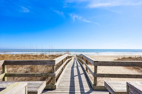 Sun, Surf & Group Fun in Carolina Beach! Luxe Home Apartment in Carolina Beach