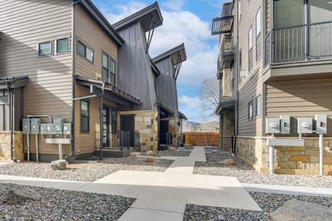 4 Mi to Granby Ranch: Gem w/ Balcony & Mtn Views! Apartment in Granby