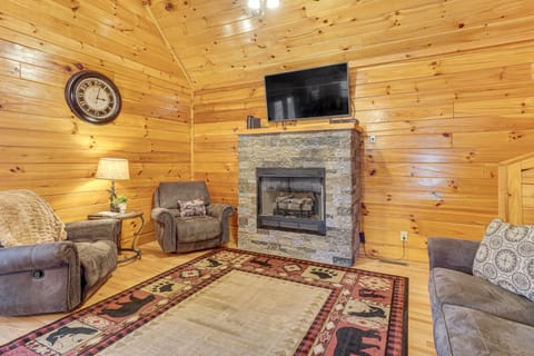Mtn-View Gem w/ Hot Tub + Game Room in Sevierville House in Sevierville