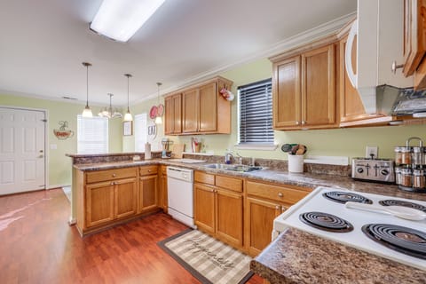 3 Mi to Railroad Park & Dwtn: Birmingham Home Base House in Birmingham