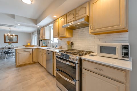 Explore + Relax: Gem Near Watkins State Park Gorge House in Seneca Lake