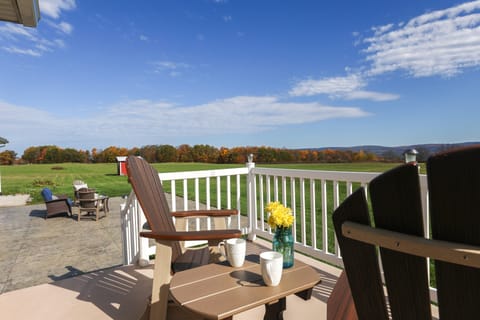 Explore + Relax: Gem Near Watkins State Park Gorge House in Seneca Lake
