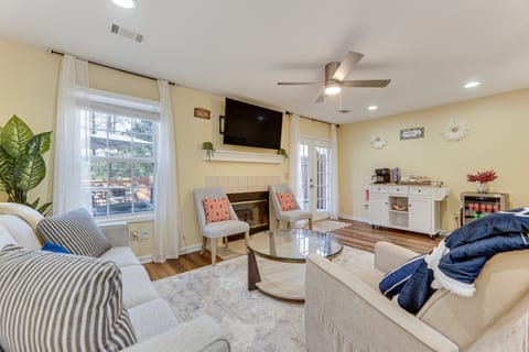 Great for Families! Quiet Auburn Getaway w/ Deck Apartment in Auburn