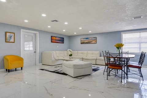 Lakefront Angler’s Oasis in Holiday! 8 Mi to Beach House in Holiday