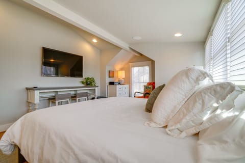 1 Mi to Centennial Park, Couple's West End Retreat Apartment in Nashville