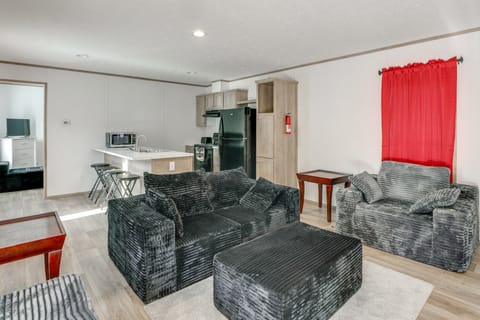 2 Mi to Lake Marion! Pet-Friendly Home w/ Yard House in Lake Marion