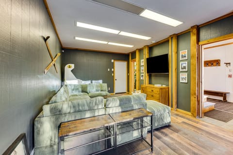 Resort-Style Community! Quechee Chalet w/ Deck House in Quechee