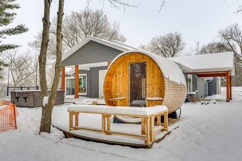 Hot Tub, Dock & Sauna! 'Lake Wisconsin Retreat' House in Wisconsin