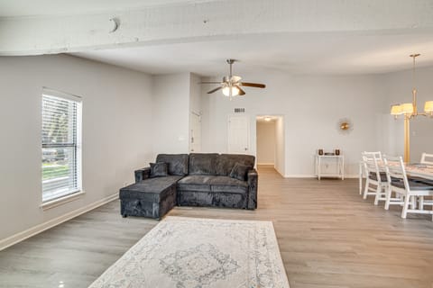 DFW Home Base! Quiet Suburb Stay w/ Yard House in Carrollton