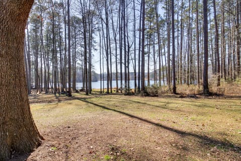 Angler’s Dream: Lake Guntersville Escape w/ Views! House in Alabama