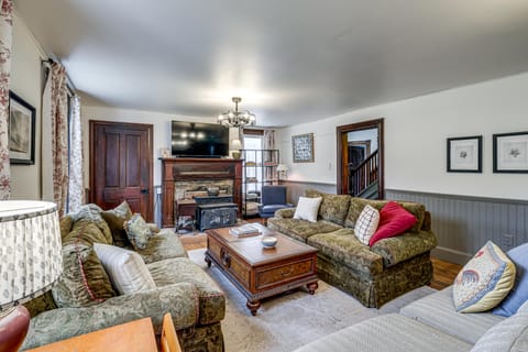 3+ Picturesque Acres! Historic Lexington Farmhouse House in Shenandoah Valley