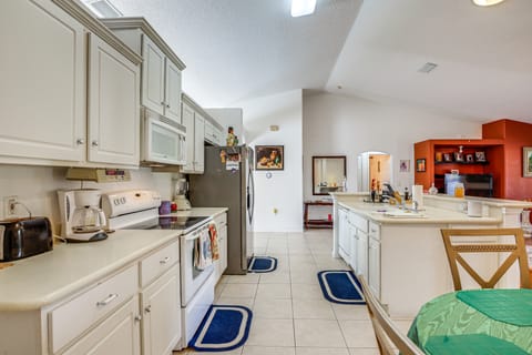 8 Mi to Sea! Snowbird Haven w/ Porch in Palm Coast House in Palm Coast