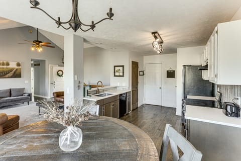 Spacious & Family Friendly! Lincoln Home w/ Deck House in Lincoln