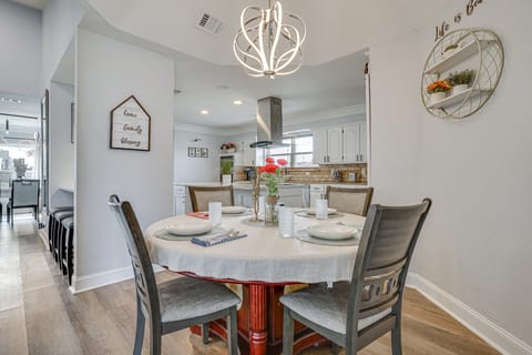 Private 1-Acre Hideaway, 2 Mi to Joe Pool Lake! House in Mansfield