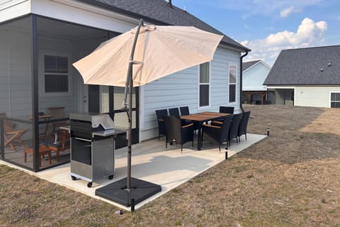 Boat-Ready Location! Airy Greenwood Family Cottage House in Lake Greenwood