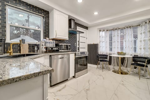 Modern Motor City Home w/ Office & Deck! House in Detroit