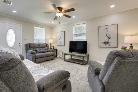 Dine, Shop & Play: Kenner Home w/ Patio & Yard! House in Kenner