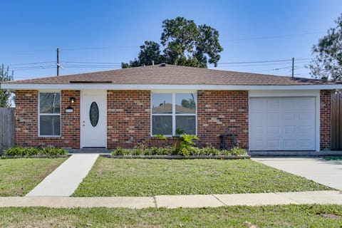 Dine, Shop & Play: Kenner Home w/ Patio & Yard! House in Kenner