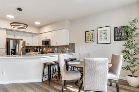 Bright & Modern! Family Home 11 Mi to Dtwn Tacoma House in King County