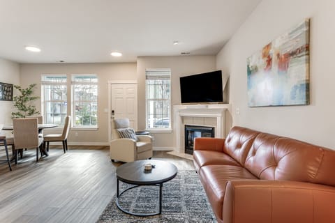 Bright & Modern! Family Home 11 Mi to Dtwn Tacoma House in King County