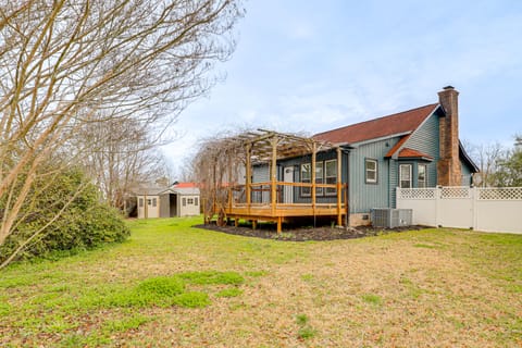 Family & Pet Friendly! Home 6 Mi to Surfside Beach House in Socastee