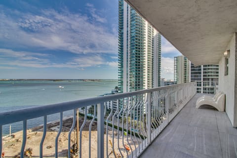 Luxe Miami Vice Condo! Bay Views & Pool Access Apartment in Brickell