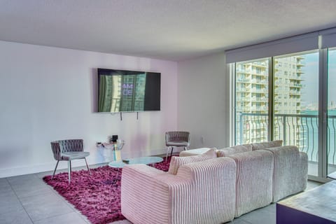 Luxe Miami Vice Condo! Bay Views & Pool Access Apartment in Brickell