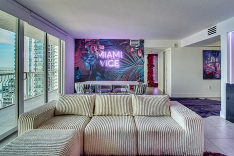 Luxe Miami Vice Condo! Bay Views & Pool Access Apartment in Brickell