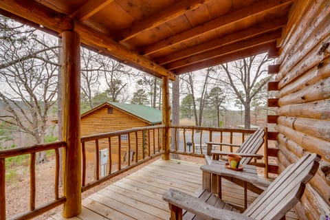Hike, Play On-Site: Eureka Springs Cabin Near Dtwn House in Arkansas