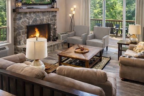 Great for Groups! Osage Beach Gem w/ Resort Perks House in Lake of the Ozarks