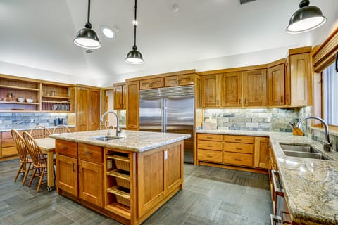 'Post Oak Estate' w/ Pool & Spa on 16 Acres House in Texas